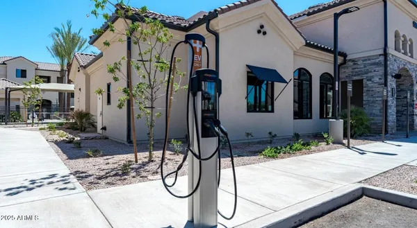$2,270 | 5885 South 32nd Street, Unit C1, Phoenix, AZ 85040