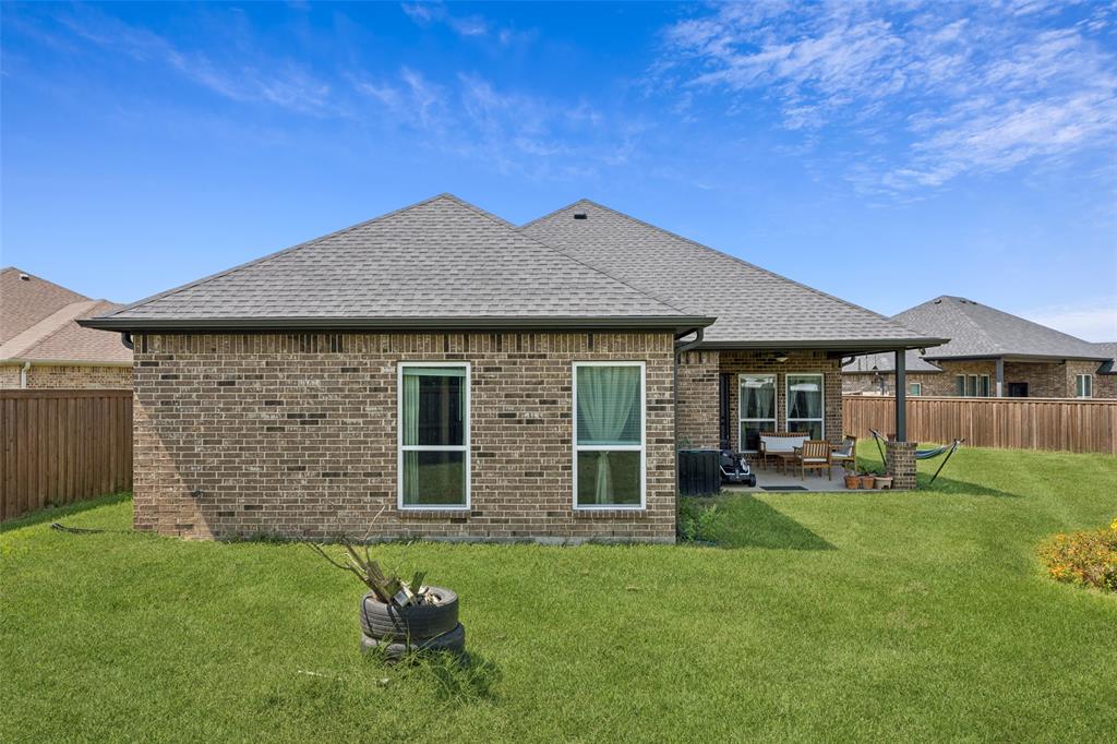 709 Coblestone Circle Mabank, TX 75147 - Photo 22 of 24 a backyard of a house with table and chairs