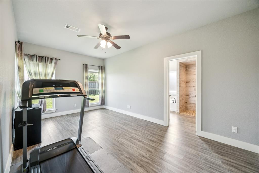 709 Coblestone Circle Mabank, TX 75147 - Photo 10 of 24 a view of a room with gym equipment