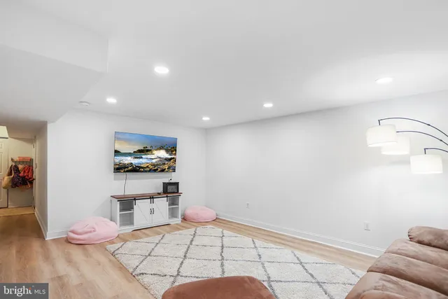 $424,900 | 29 Hoag Lane, Aston, PA 19014