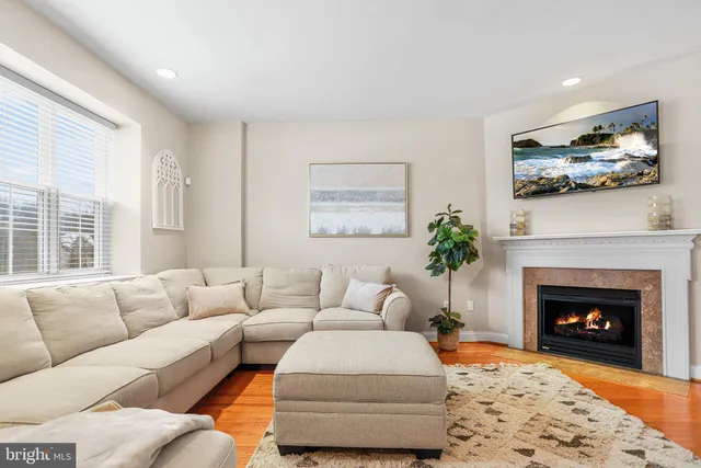 $424,900 | 29 Hoag Lane, Aston, PA 19014