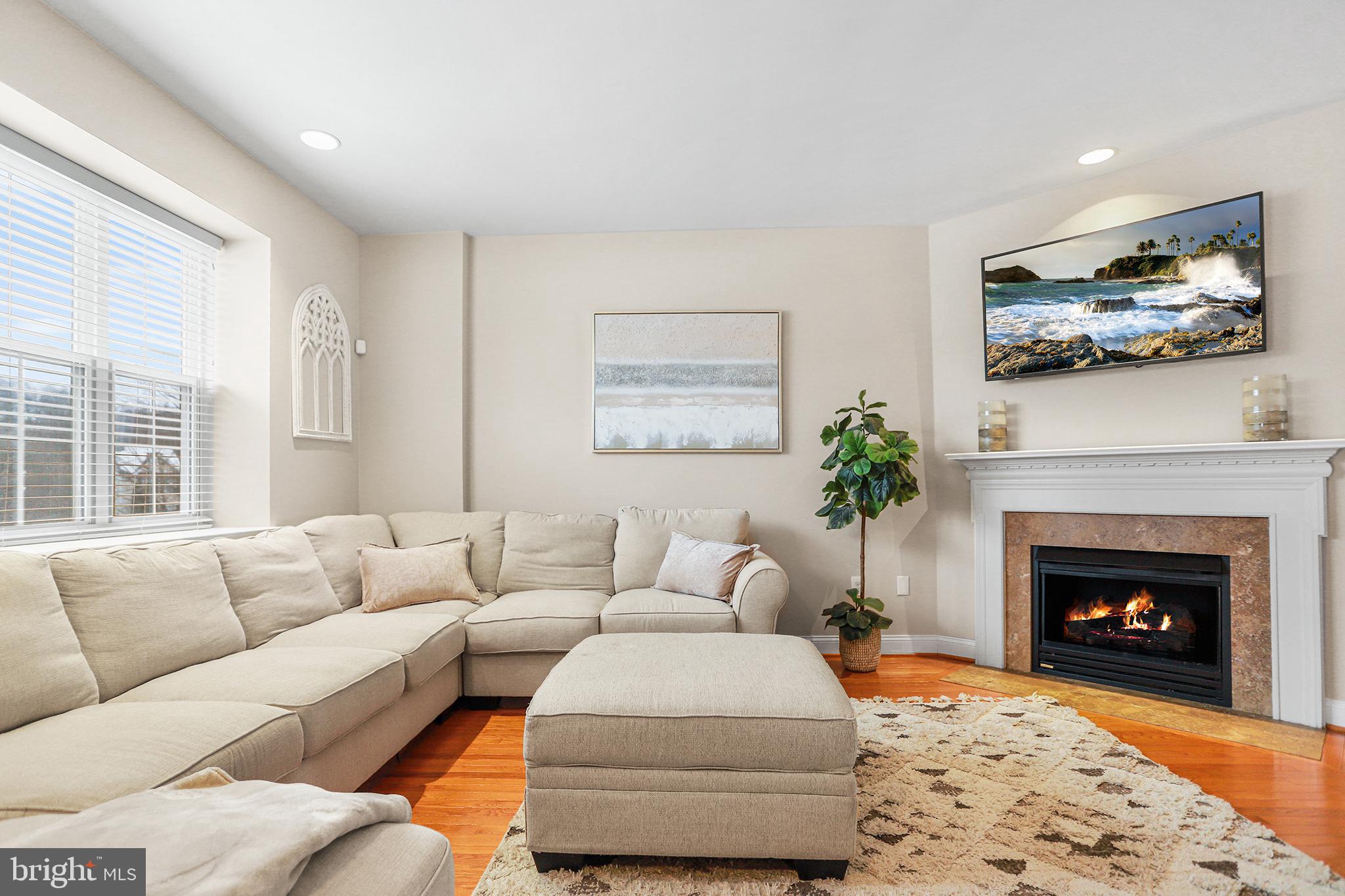 29 Hoag Lane Aston, PA 19014 - Photo 7 of 28 Cozy living space with inviting warmth.