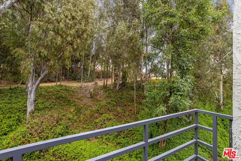 $1,200,000 | 11601 Montana Avenue, Unit PH7, Los Angeles, CA 90049