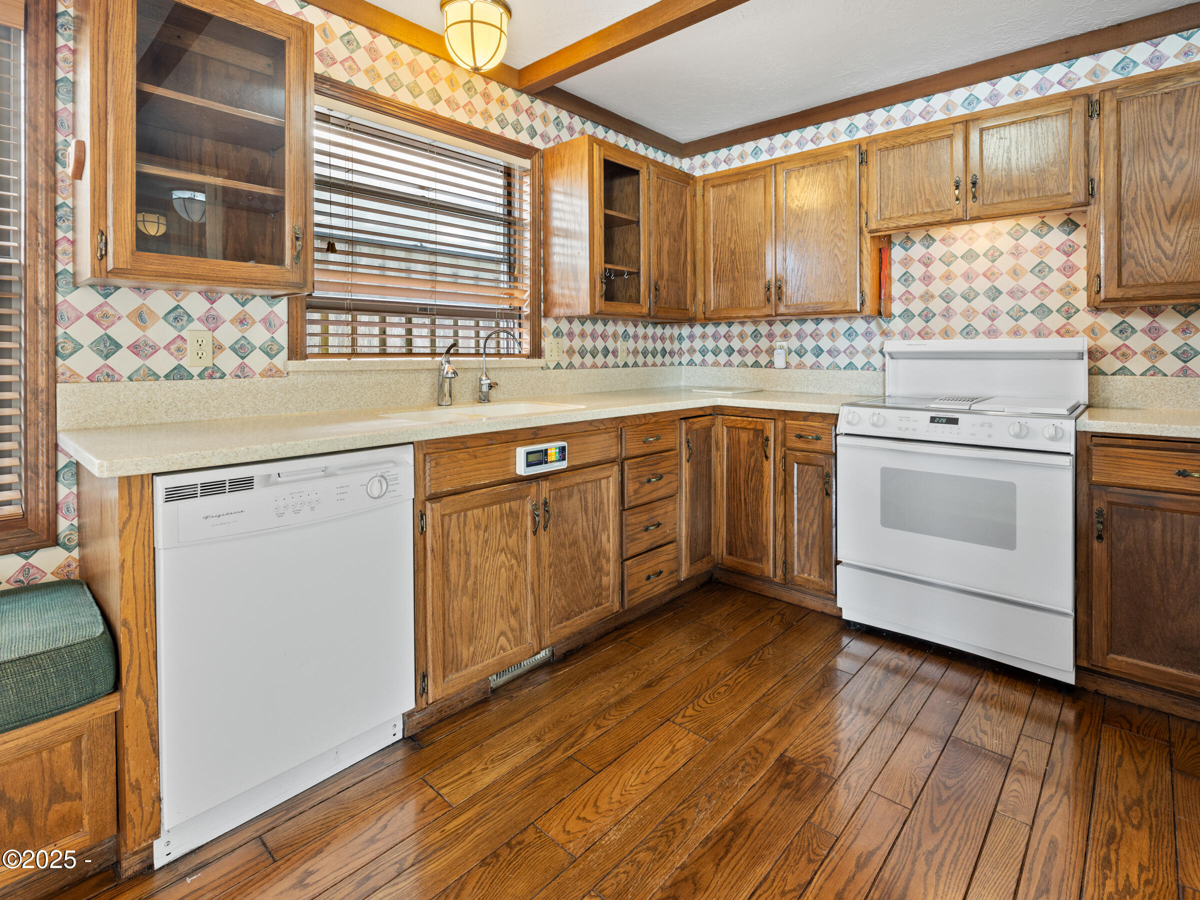 1016 Southwest Mark Street Newport, OR 97365 - Photo 19 of 70 Kitchen Main Level