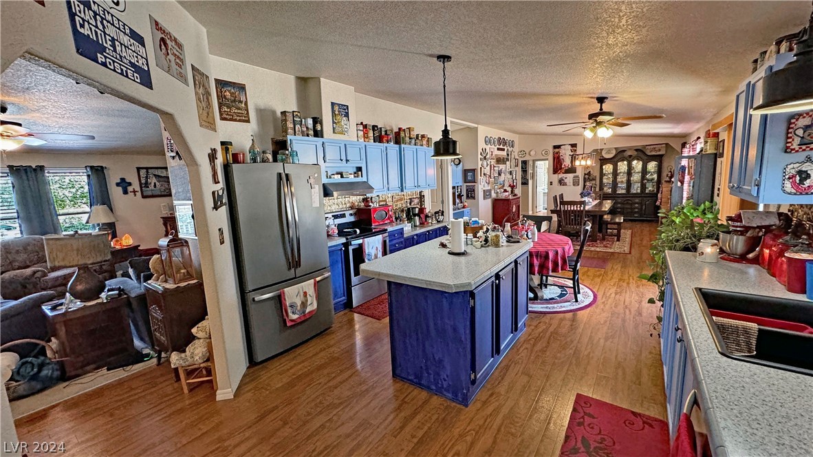 941 Gold Point Road Pahrump, NV 89060 - Photo 25 of 75 KITCHEN