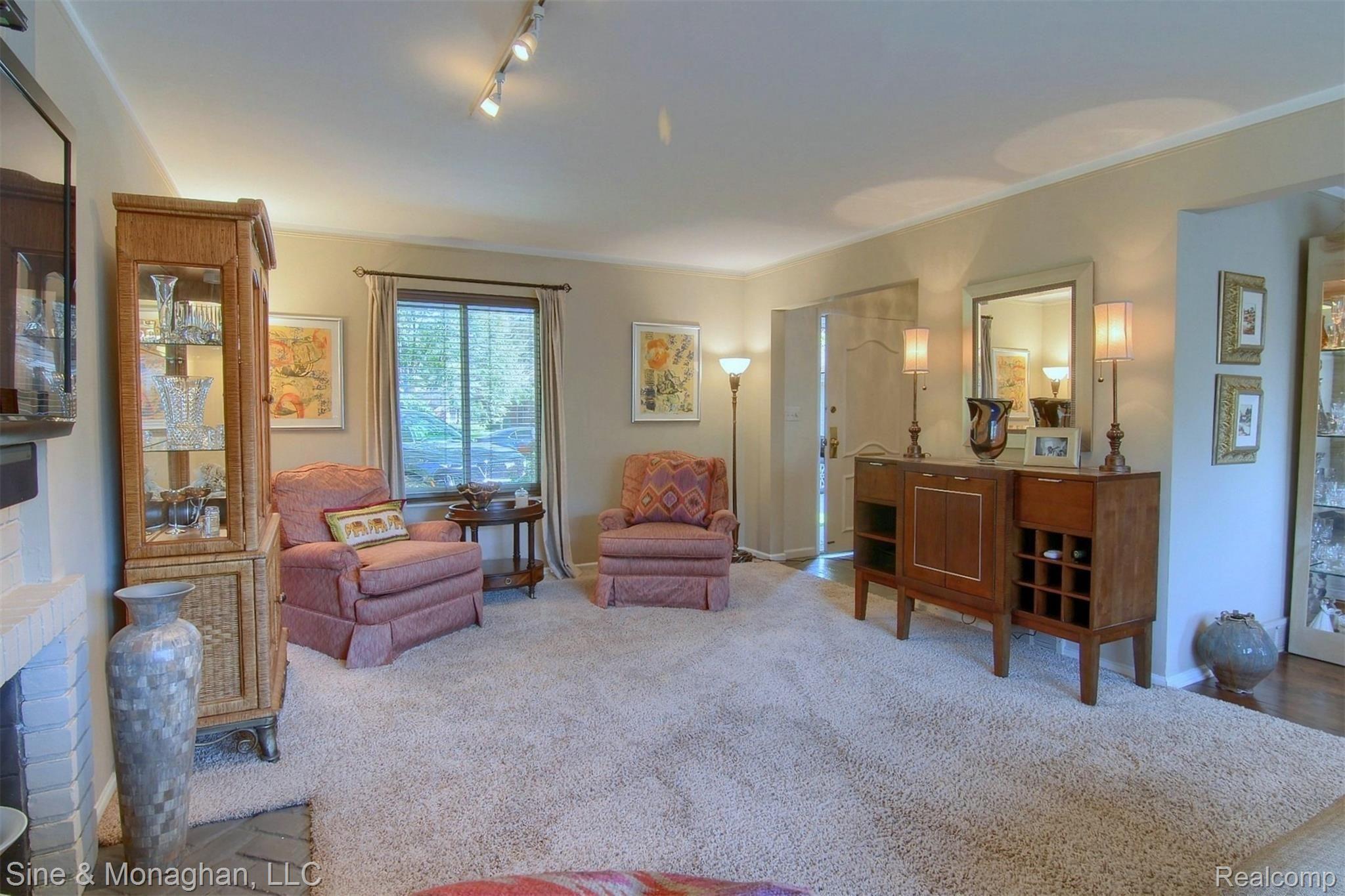 403 Barclay Road Grosse Pointe, MI 48236 - Photo 2 of 29 3-Living Room.jpg