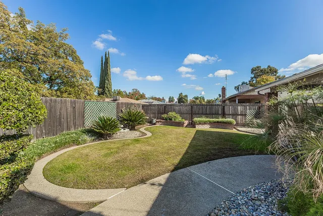 $369,900 | 5933 East Saginaw Way, Fresno, CA 93727