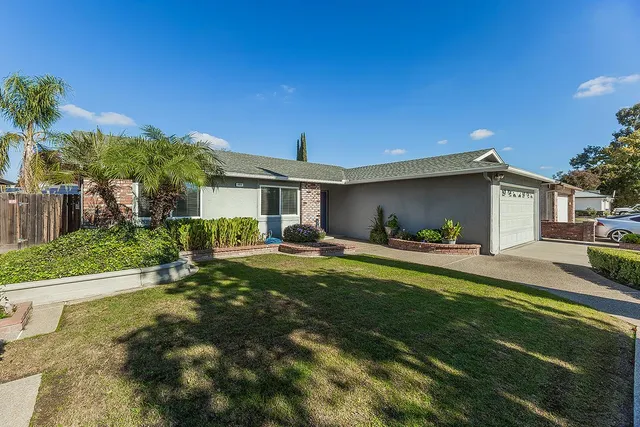 $369,900 | 5933 East Saginaw Way, Fresno, CA 93727