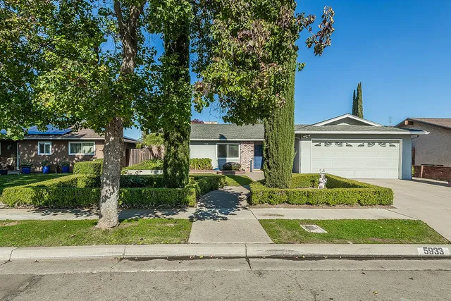 $369,900 | 5933 East Saginaw Way, Fresno, CA 93727
