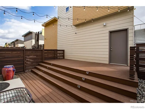 a view of a back yard of the house