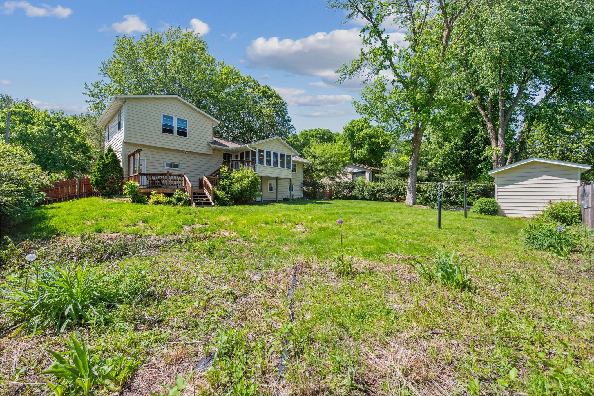 1295 Valleyview Road Chaska, MN 55318 - Photo 23 of 25 Gallery Image 23
