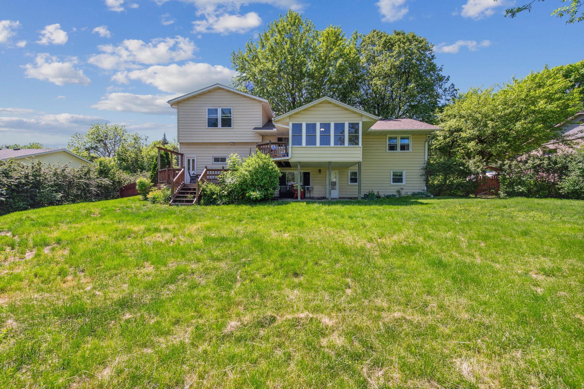 1295 Valleyview Road Chaska, MN 55318 - Photo 8 of 25 Gallery Image 8