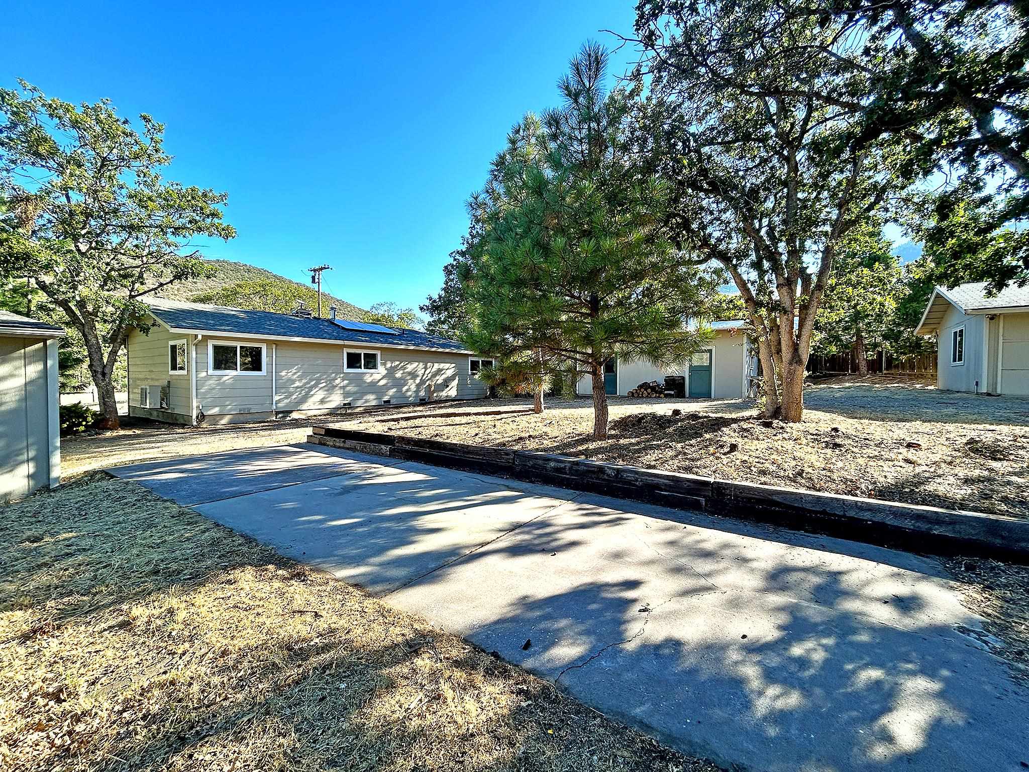 9001 Guys Gulch Road Yreka, CA 96097 - Photo 3 of 38 Gallery Image 3