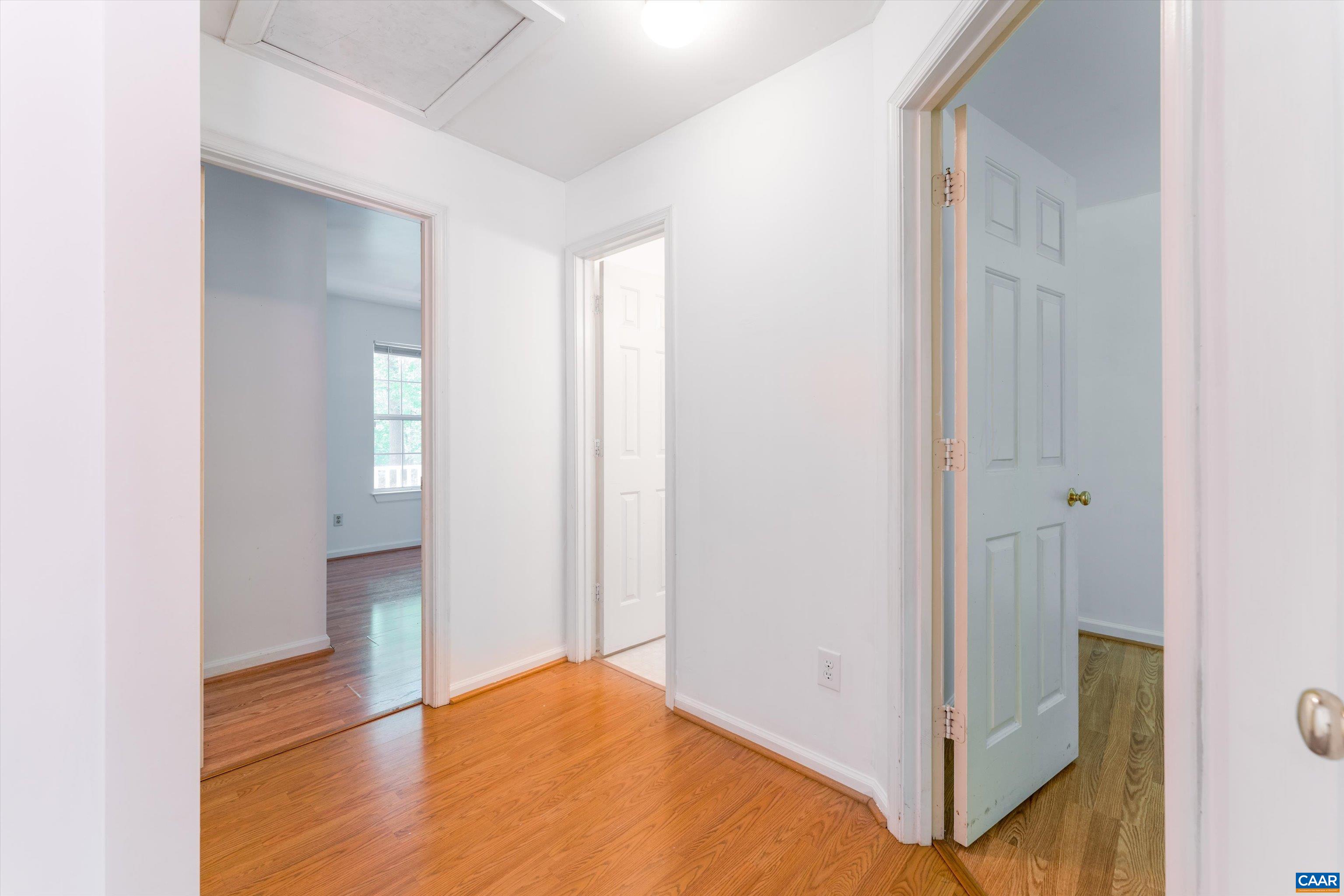 17 Riverside Drive Palmyra, VA 22963 - Photo 22 of 32 a view of livingroom with wooden floor