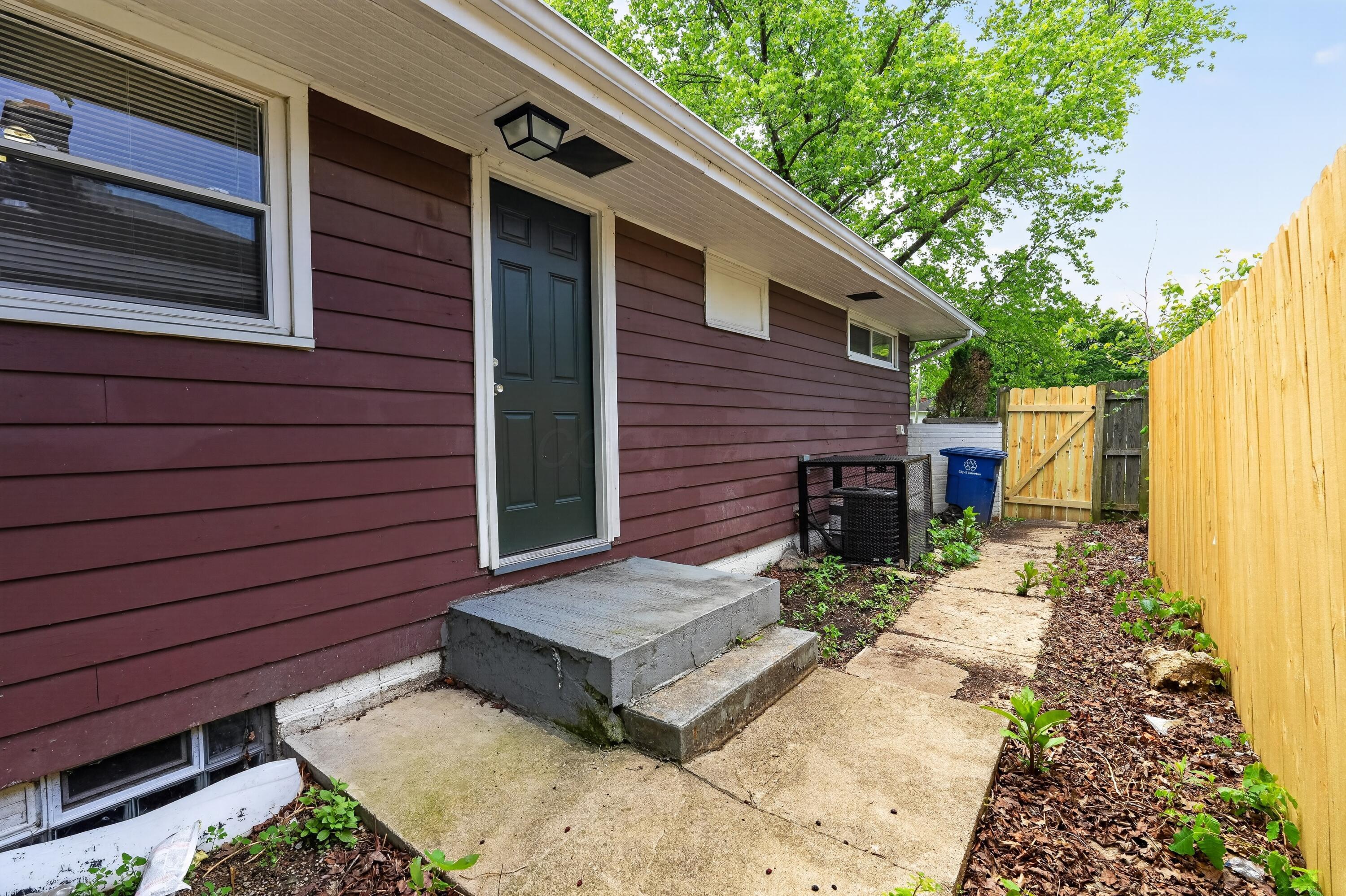 1024 South Kellner Road Columbus, OH 43209 - Photo 3 of 15 03_1024_S_Kellner_Rd-Exterior-r-32