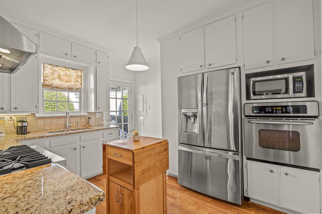 3628 Potomac Avenue Fort Worth, TX 76107 - Photo 19 of 32 a kitchen with granite countertop a sink stove and refrigerator