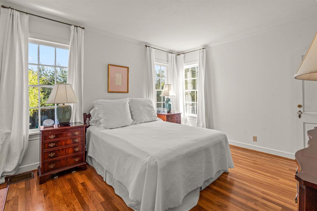 3628 Potomac Avenue Fort Worth, TX 76107 - Photo 23 of 32 a bedroom with a bed and wooden floor