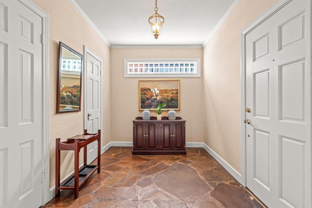 3628 Potomac Avenue Fort Worth, TX 76107 - Photo 4 of 32 a view of entryway with window