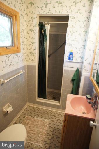 6823 Old Chesterbrook Road McLean, VA 22101 - Photo 22 of 29 Master Bath