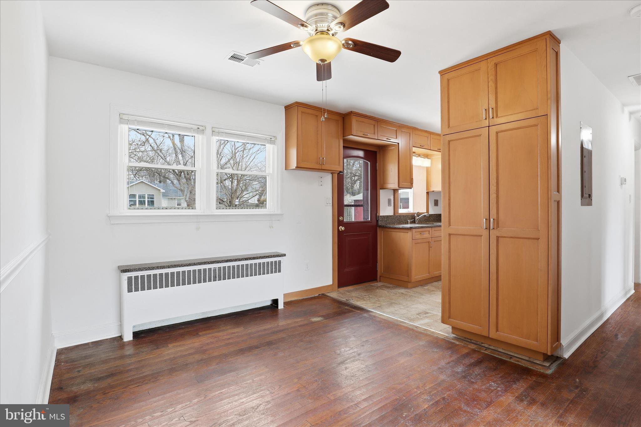 6003 Brookland Road Alexandria, VA 22310 - Photo 5 of 26 a view of an empty room with a window