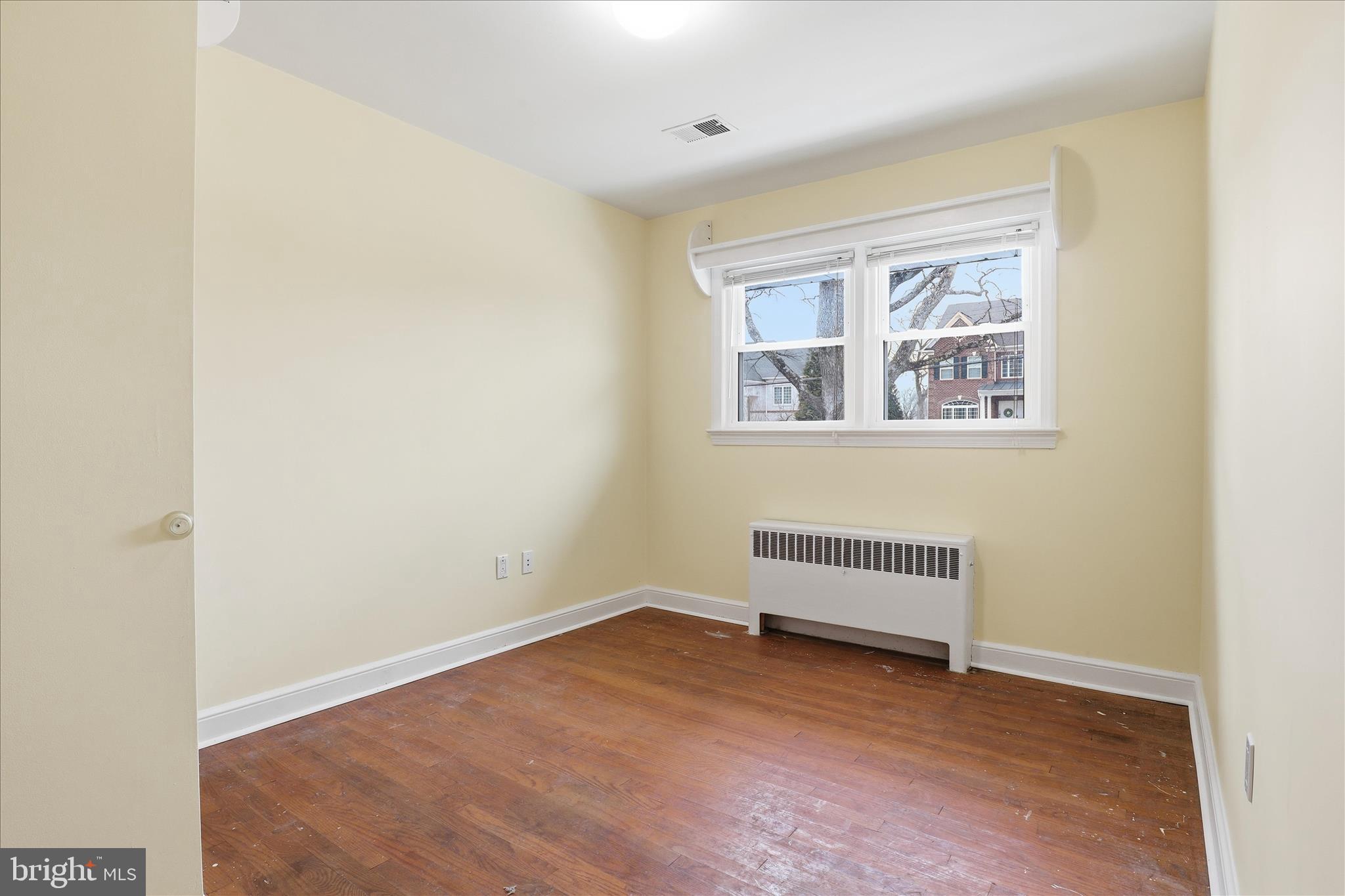 6003 Brookland Road Alexandria, VA 22310 - Photo 9 of 26 an empty room with a window