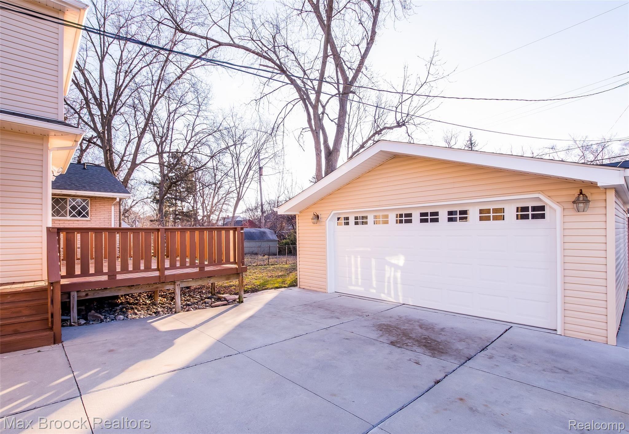 745 Menominee Road Pontiac, MI 48341 - Photo 21 of 21 Large Two and a Half Car Garage.jpg