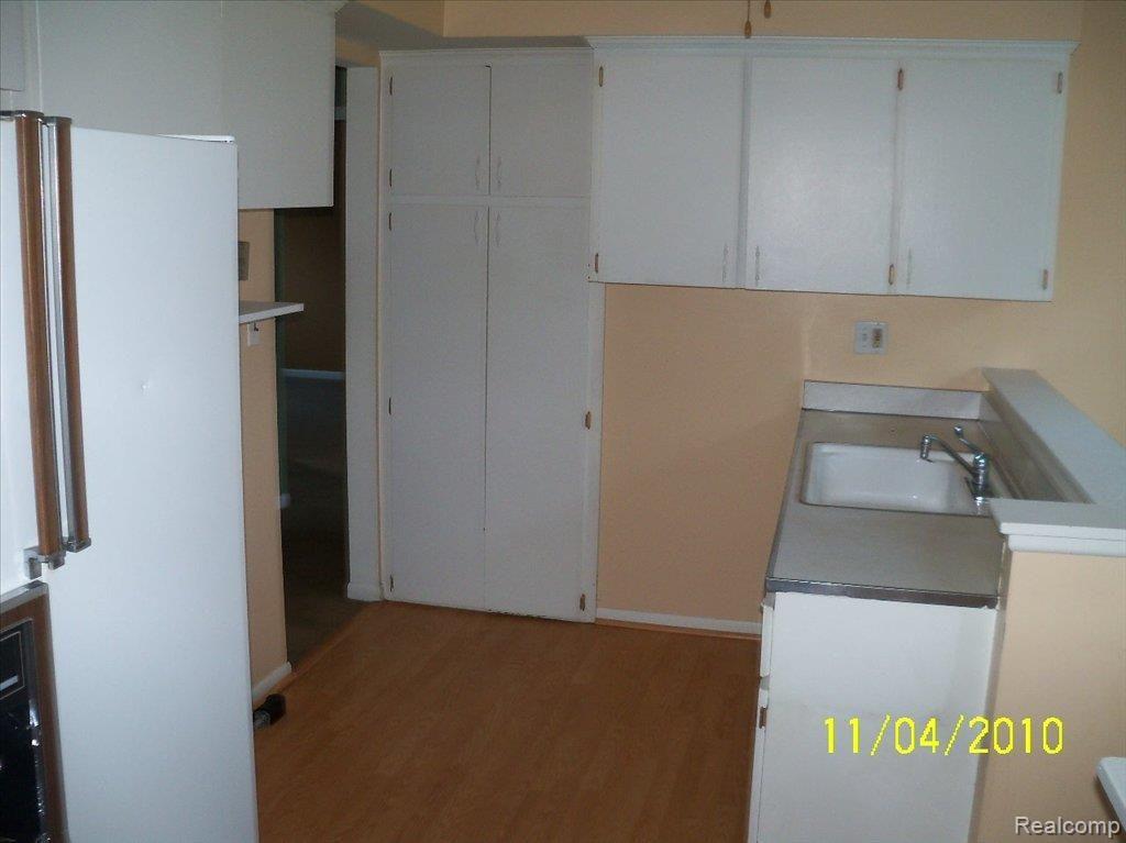 29489 Schoenherr Road Warren, MI 48088 - Photo 10 of 14 moross 055