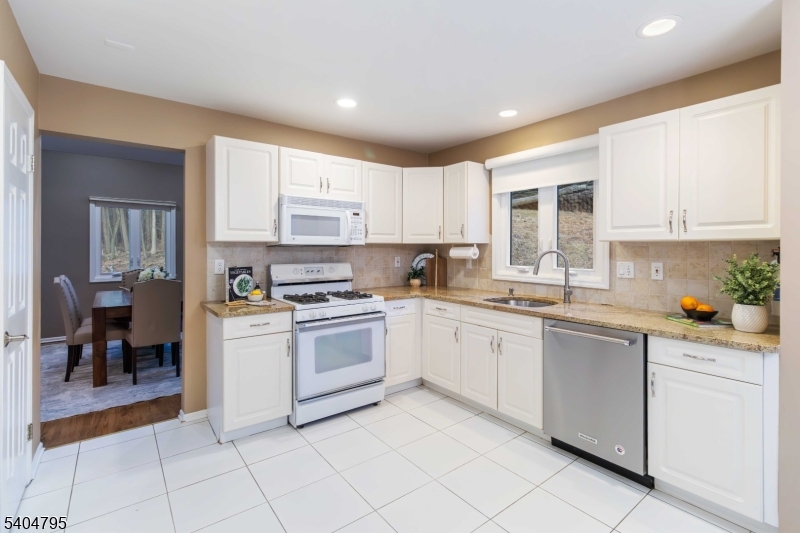 27 Bayowski Road West Orange, NJ 07052 - Photo 13 of 33