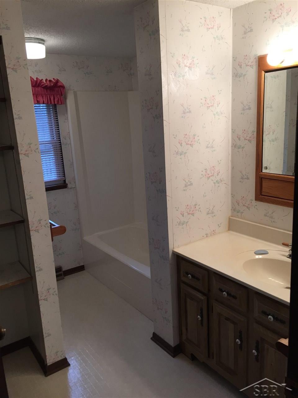 3349 Hemmeter Road Saginaw, MI 48603 - Photo 2 of 8 31272257-1.JPG