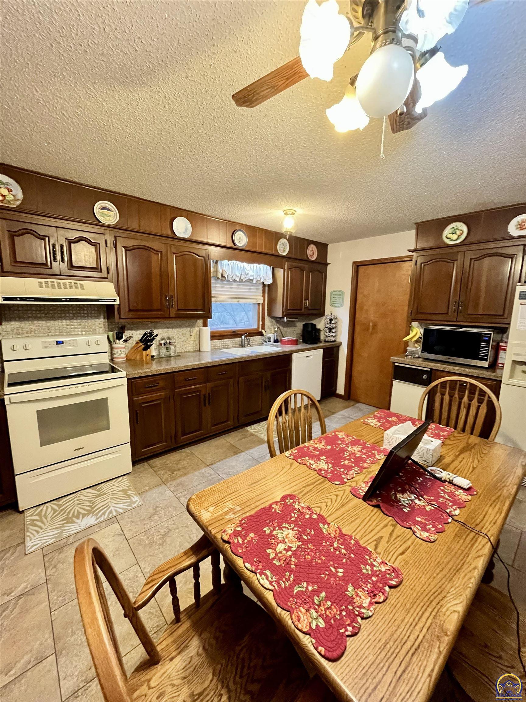 1227 Rd J Emporia, KS 66801 - Photo 32 of 68