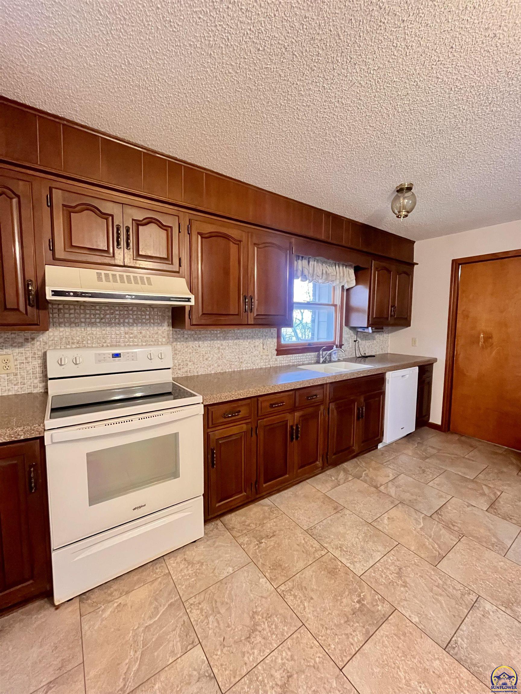 1227 Rd J Emporia, KS 66801 - Photo 35 of 68