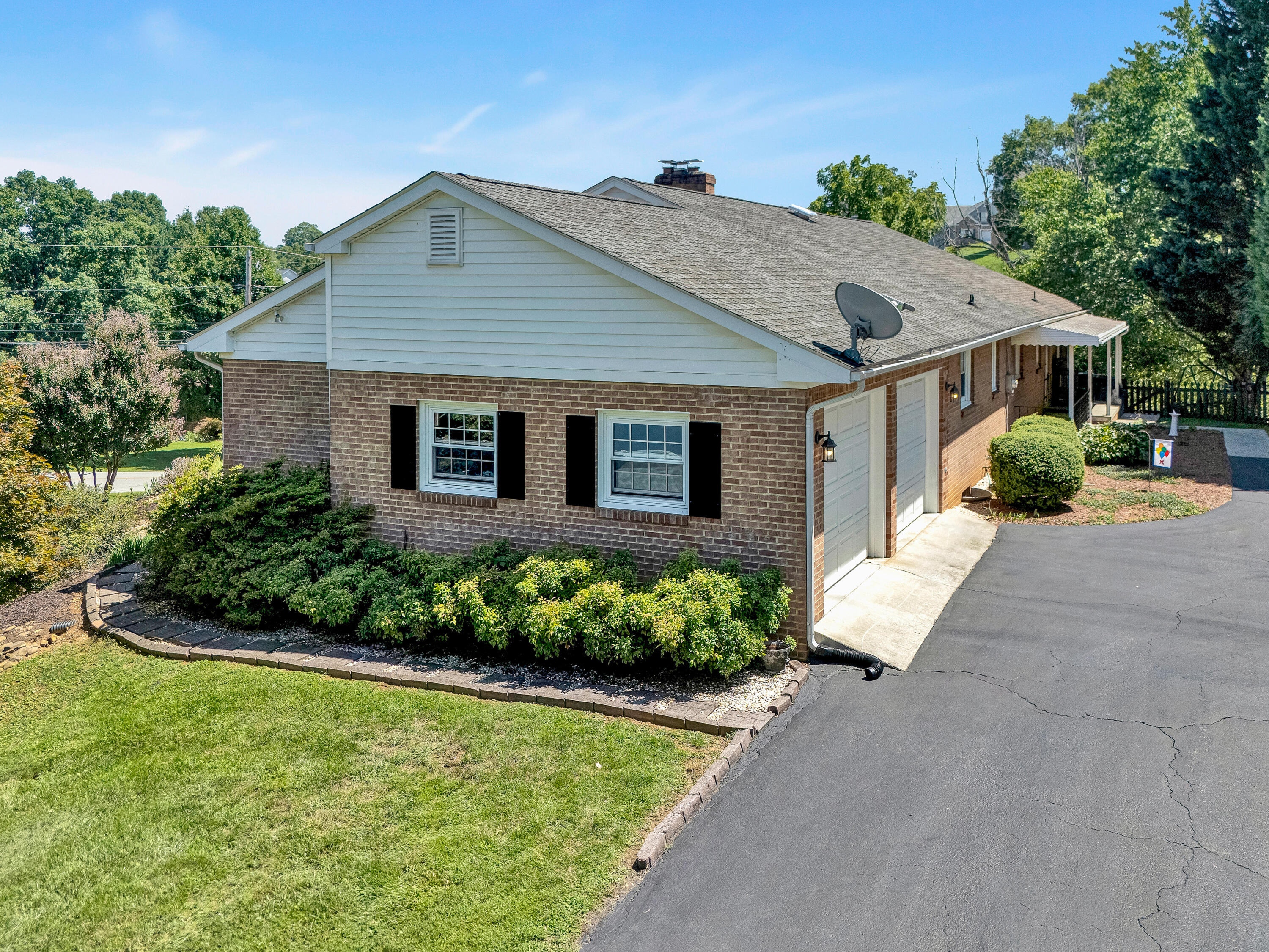 235 Diamond Road Salem, VA 24153 - Photo 38 of 59 Right Side View