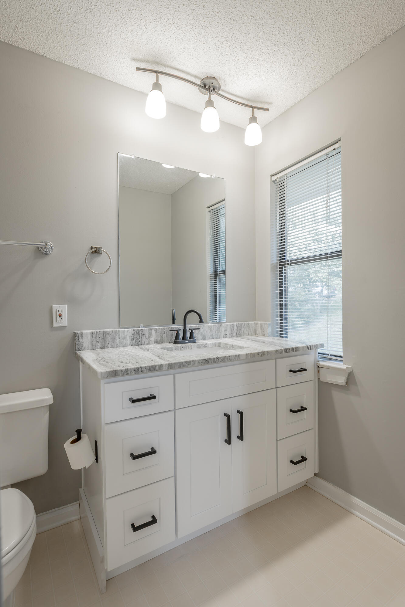 710 Hurricane Creek Road Chattanooga, TN 37421 - Photo 27 of 67 Full bath