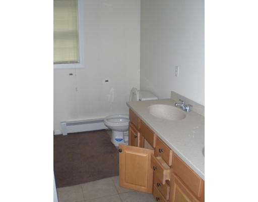95 Southold Road Auburn, MA 01607 - Photo 12 of 13 Gallery Image 12