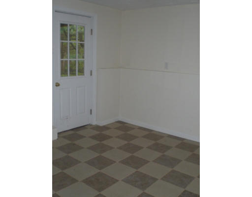 95 Southold Road Auburn, MA 01607 - Photo 4 of 13 Gallery Image 4