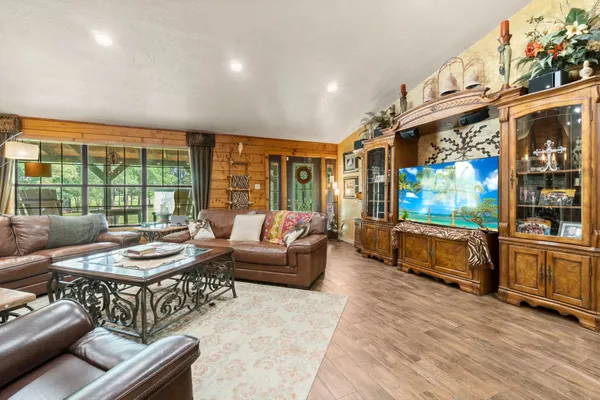 $675,000 | 51 Bullock Lane, Shepherd, TX 77371