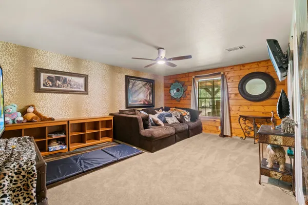 $675,000 | 51 Bullock Lane, Shepherd, TX 77371
