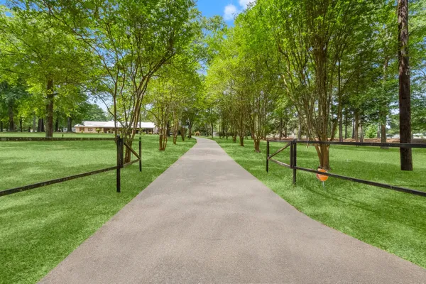 $675,000 | 51 Bullock Lane, Shepherd, TX 77371