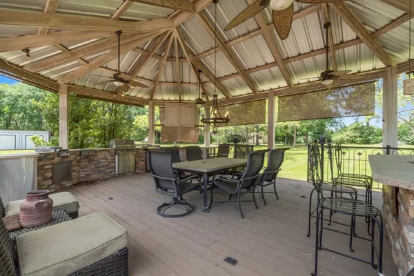 $675,000 | 51 Bullock Lane, Shepherd, TX 77371