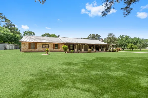 $675,000 | 51 Bullock Lane, Shepherd, TX 77371