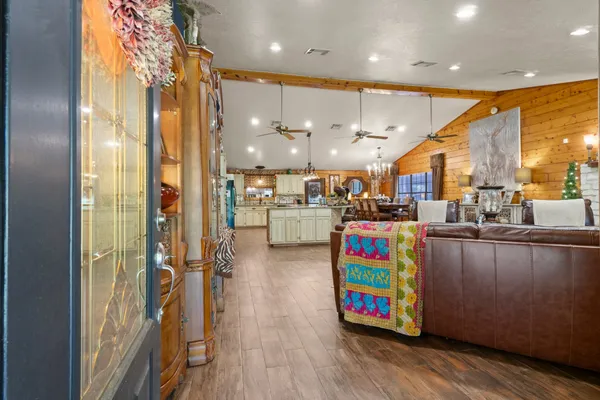 $675,000 | 51 Bullock Lane, Shepherd, TX 77371