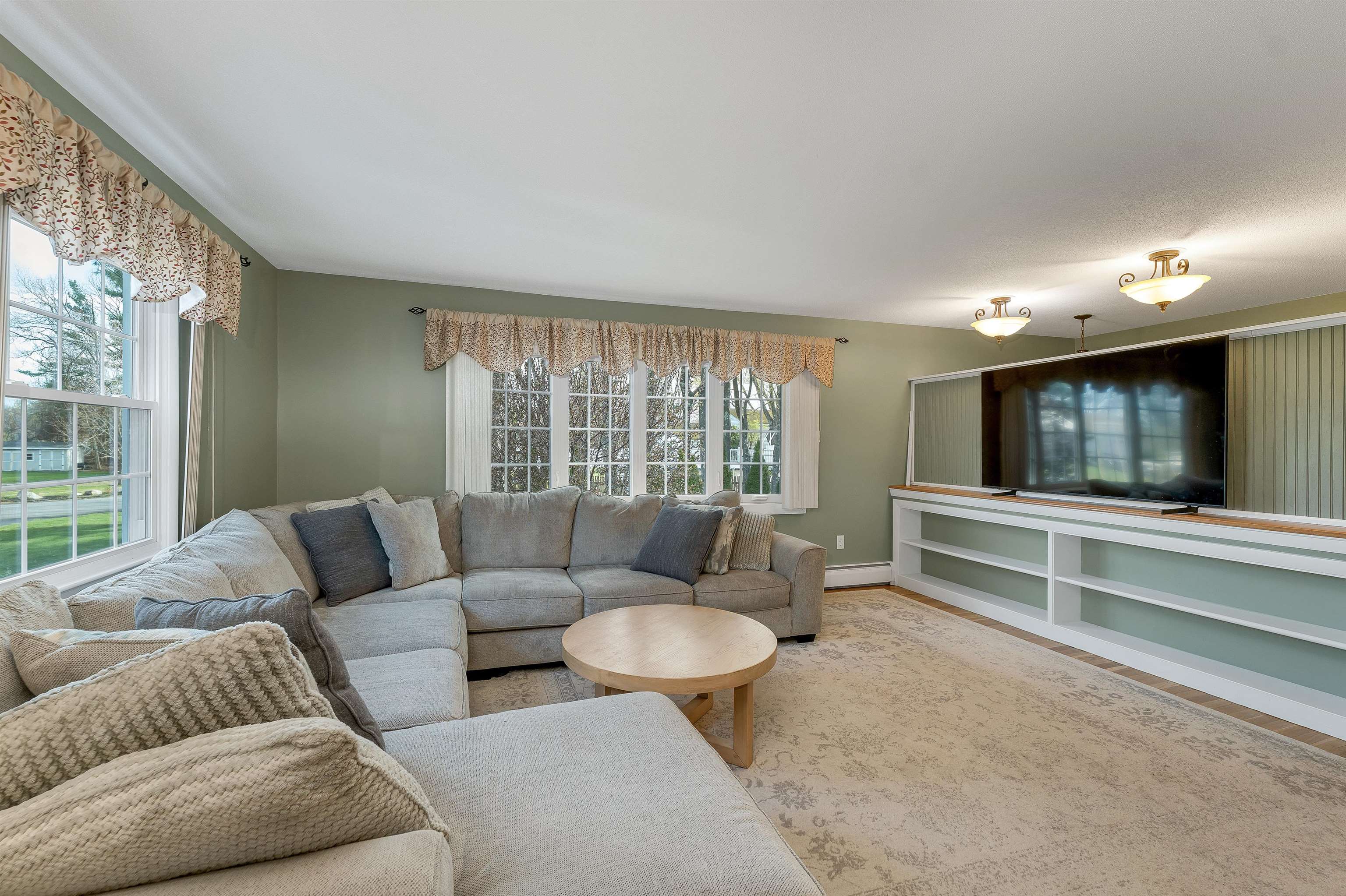 6 Castle Drive Hooksett, NH 03106 - Photo 3 of 42