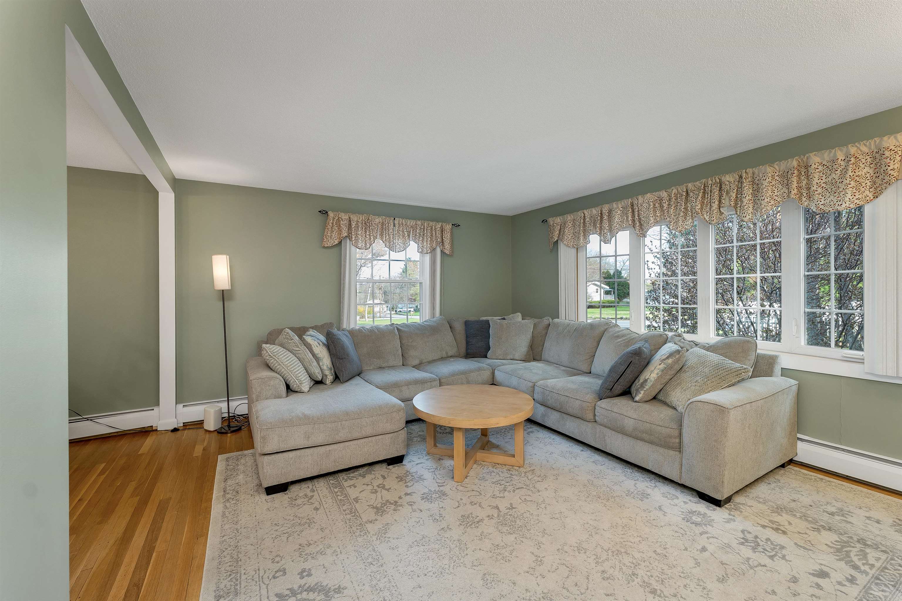 6 Castle Drive Hooksett, NH 03106 - Photo 4 of 42