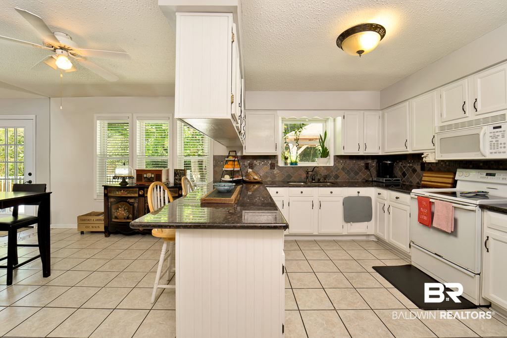 2832 Del Rio Road South Mobile, AL 36693 - Photo 8 of 24