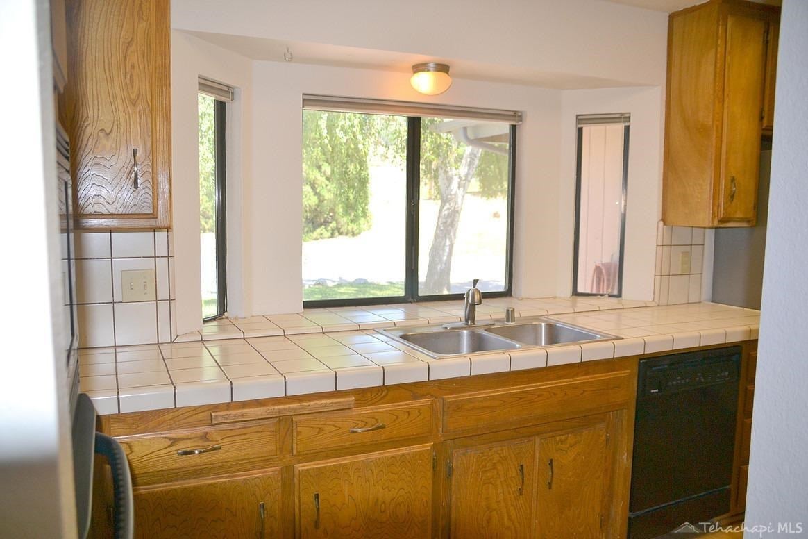 26600 Frontier Way Tehachapi, CA 93561 - Photo 10 of 56 Gallery Image 10