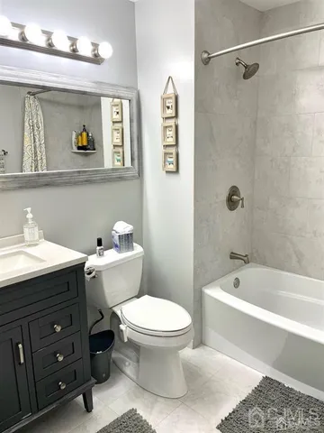 $2,650 | 165 Essex Avenue, Unit 504, Metuchen, NJ 08840