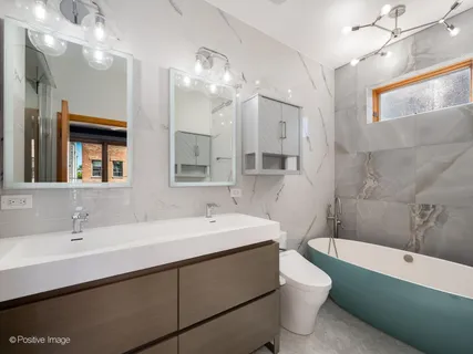 $649,900 | 1649 West Ontario Street, Unit 1W, Chicago, IL 60622