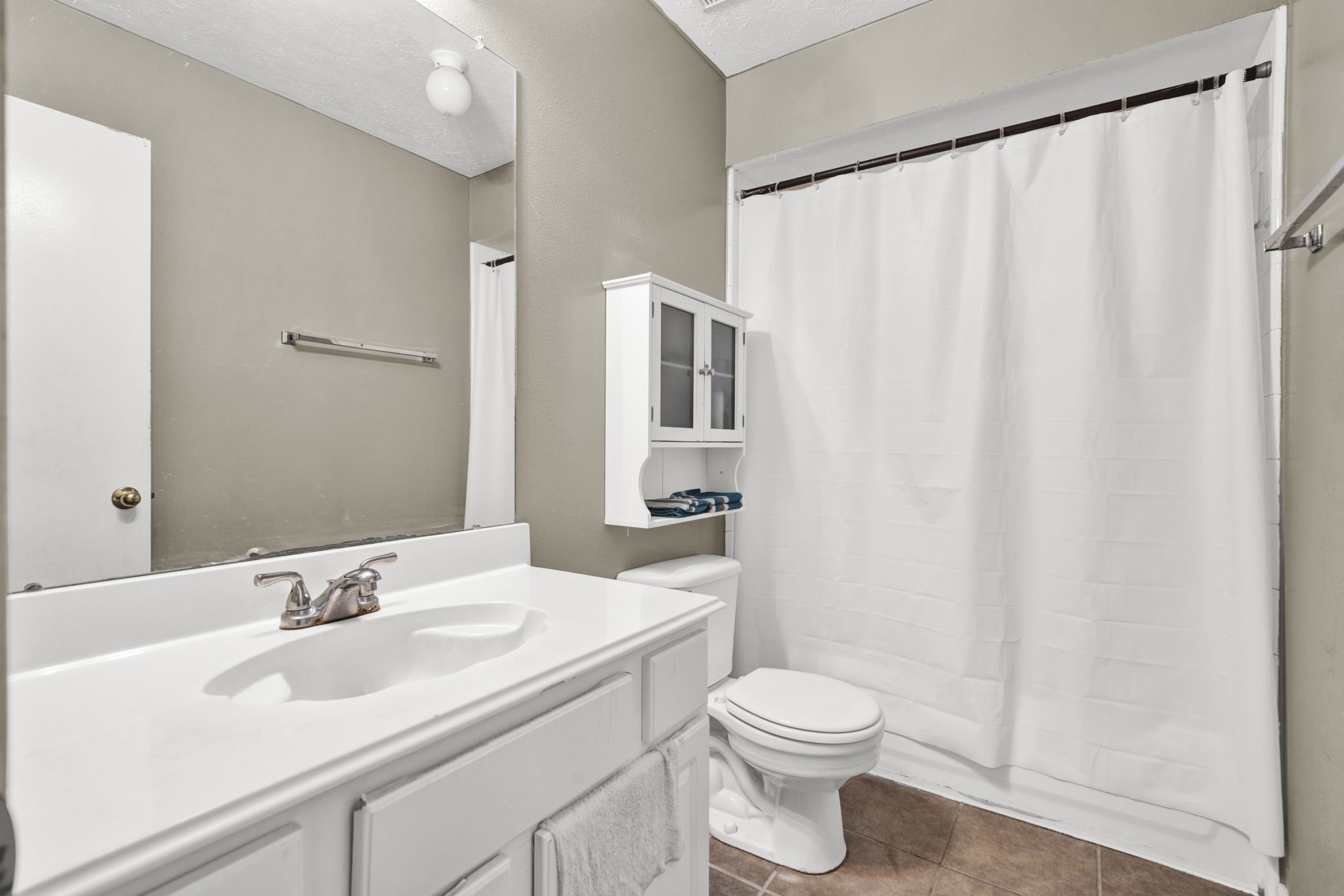 12821 Donegal Way Houston, TX 77047 - Photo 12 of 18 a bathroom with a sink a toilet and shower
