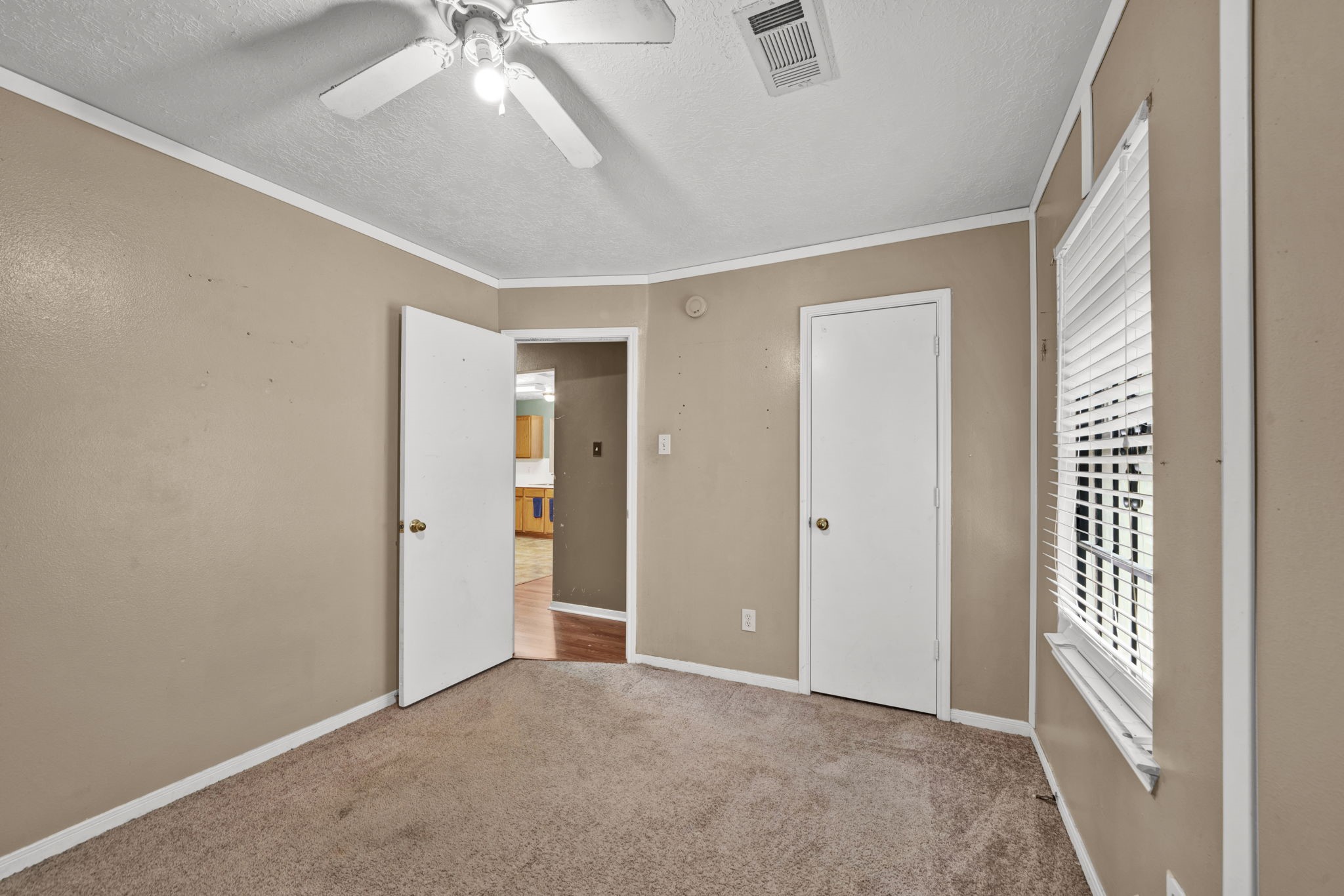 12821 Donegal Way Houston, TX 77047 - Photo 15 of 18 an empty room with windows and fan
