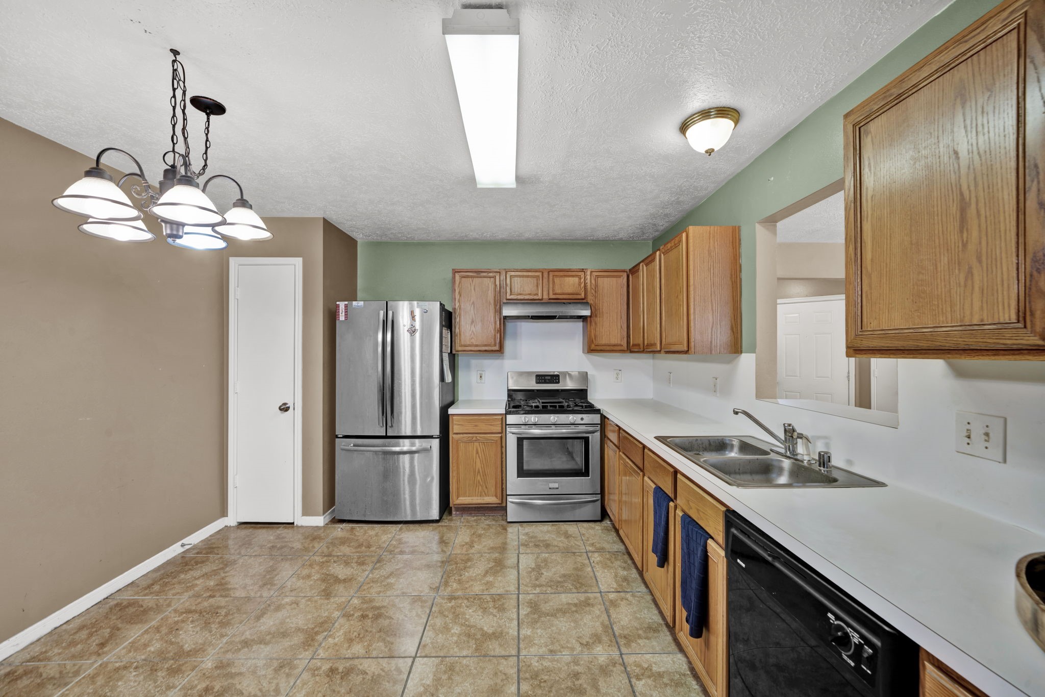12821 Donegal Way Houston, TX 77047 - Photo 8 of 18 a kitchen with stainless steel appliances granite countertop a sink stove and refrigerator